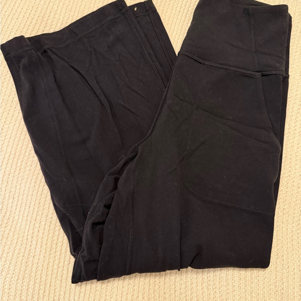 Lululemon black capri yoga pants